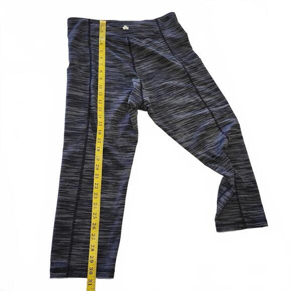 Tek Gear Women's Activewear Leggings Size XL Black and Gray Workout Capri Pants - Picture 3 of 6